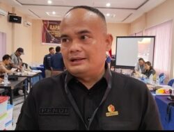 Ketua Bawaslu dan Jajarannya Menghadiri Undangan Rekapitulasi yang Diaksanakan KPU Labusel 