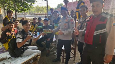 Ajak Jaga Kamtibmas, Polisi Situbondo Bagikan Paket Makanan untuk Ojek Online